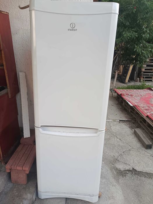 Холодильник Indesit