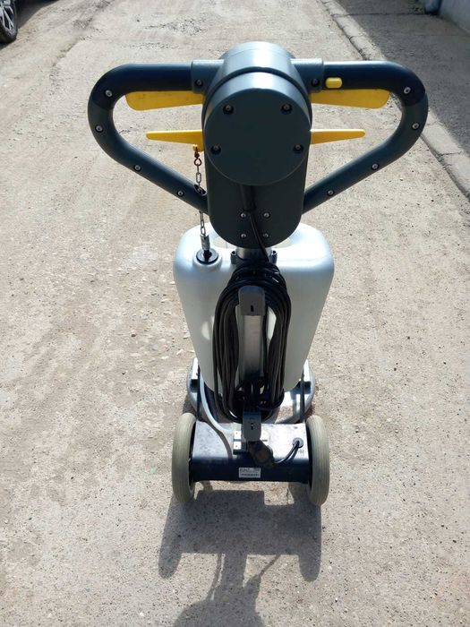 Masina de frecat monodisc Kärcher tip BDS 43/ Orbital C