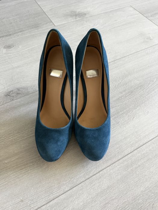 обувки на висок ток Guess