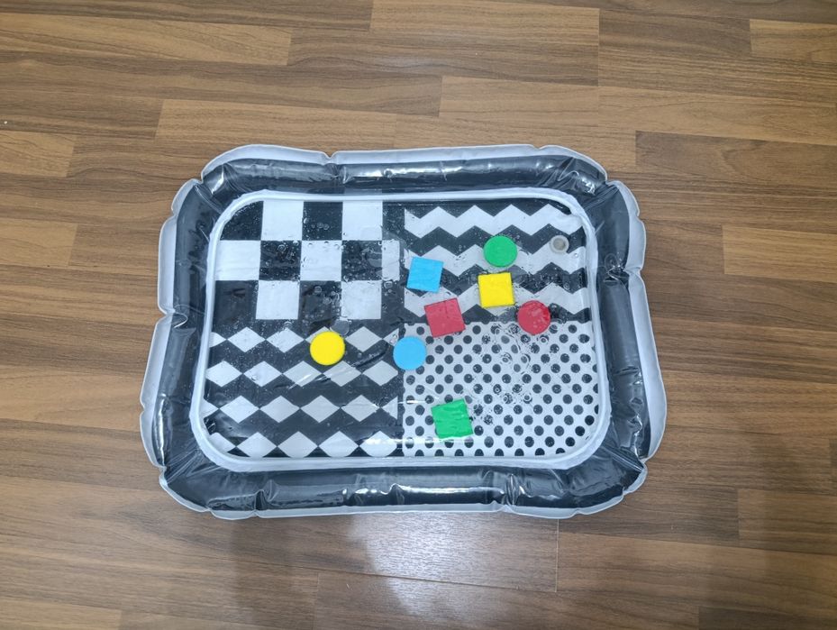 Salteluță cu apă Montessori pentru bebeluși – Alb-Negru contrastant, i