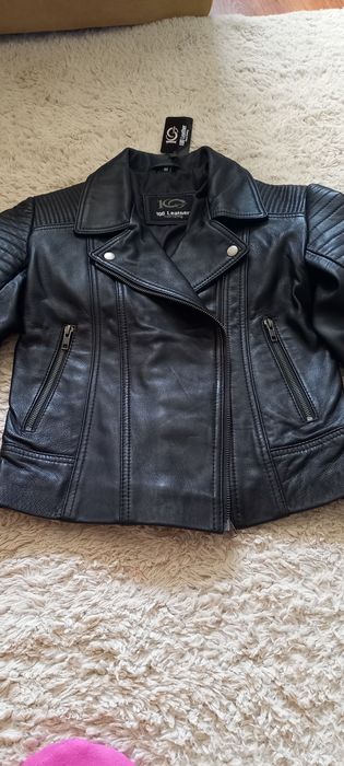 Vând  geaca  piele naturala mărimea xs