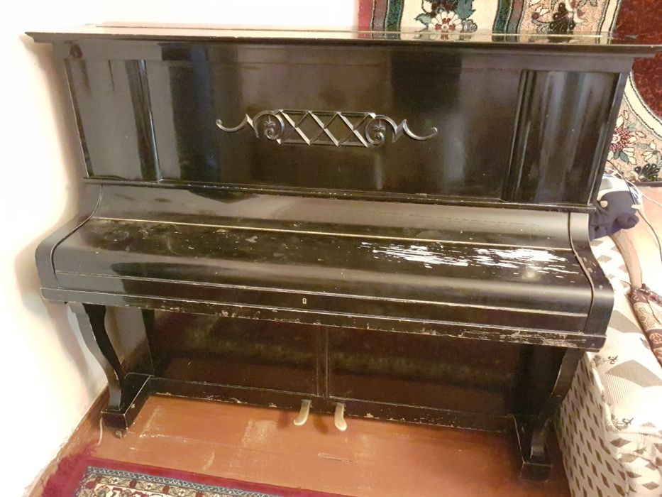 HUPFER, ALBERT FABIAN, Bernburg. Раритетное немецкое пианино.