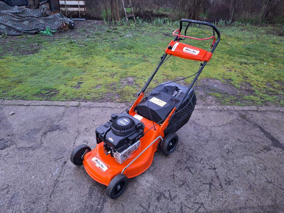 Косачка Honda и Briggs 8 бр. 5к.с. самоходна мулчираща с кош