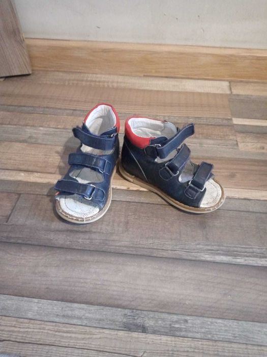 Сандалии и ботинки детские