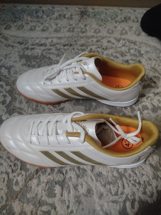 Футзальные кросовки , новые