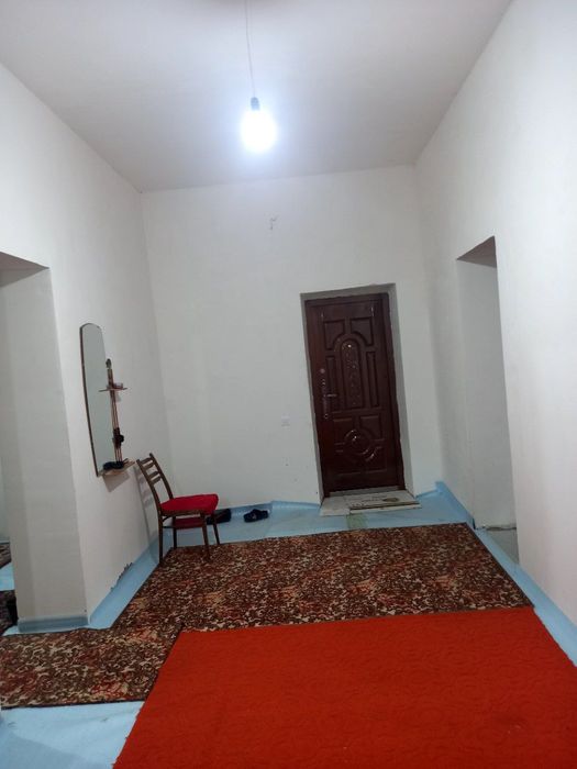 Orayliq bazarg'a jaqin jerde jay satiladi.