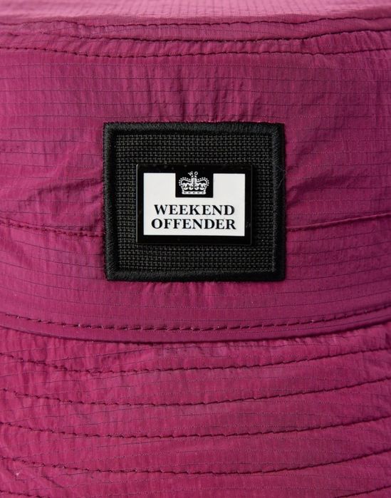 Нова шапка идиотка Weekend Offender