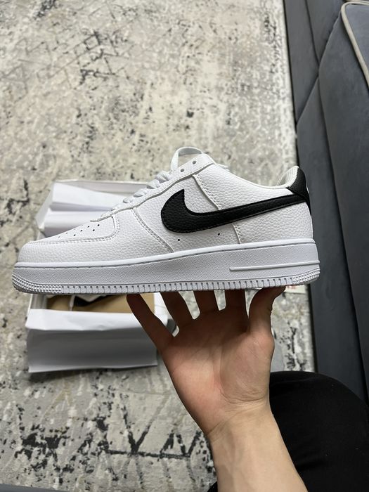 Nike Air force 1 с черным логотипом