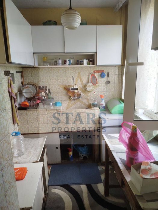 Продажба Къща гр. Ветрино - с. Белоградец 360m² и двор 600m²