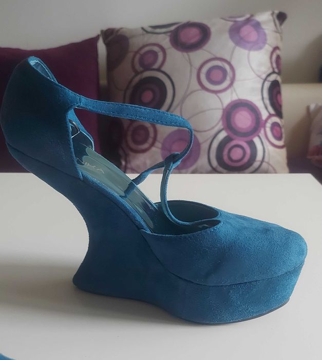 Дамси сандали с висок ток