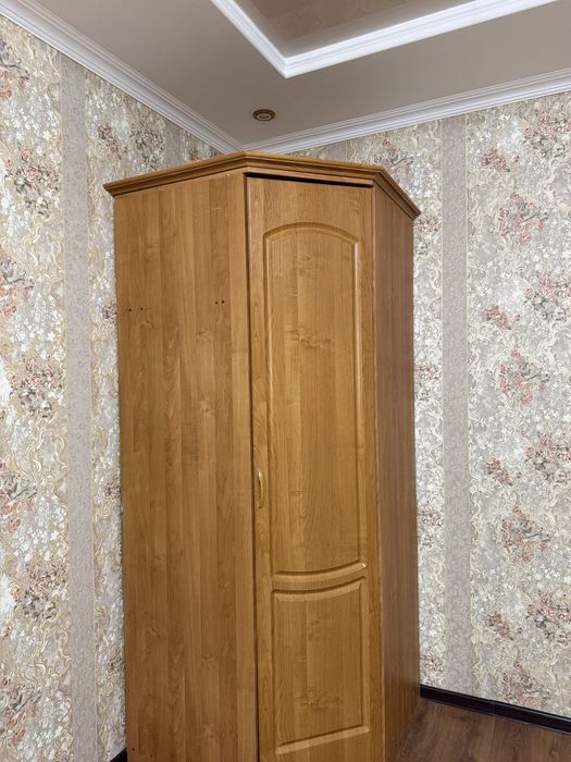 Отдам шкаф угловой