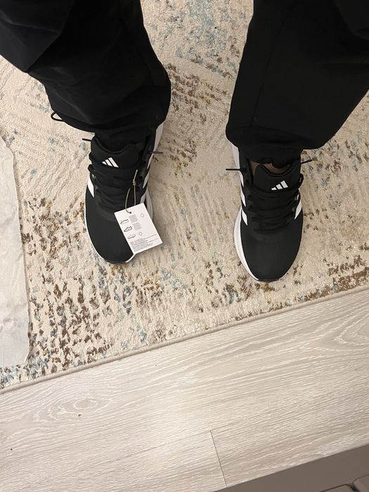 Adidas кросовка новый