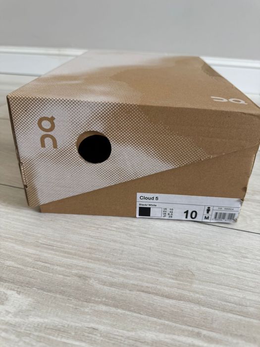 Продам оригинал мужские кроссовки ON