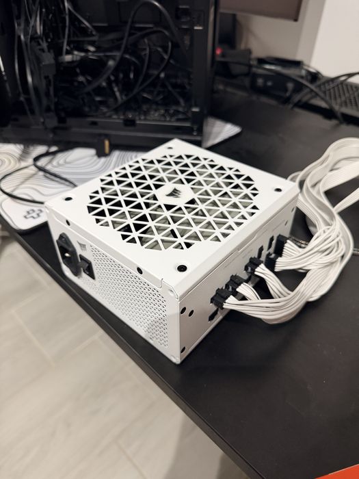 Sursa Corsair RM850x Shift Alba (CU GARANTIE)