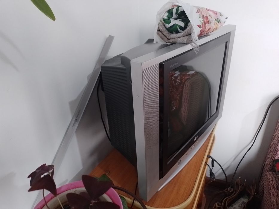 Телевизор LG простой