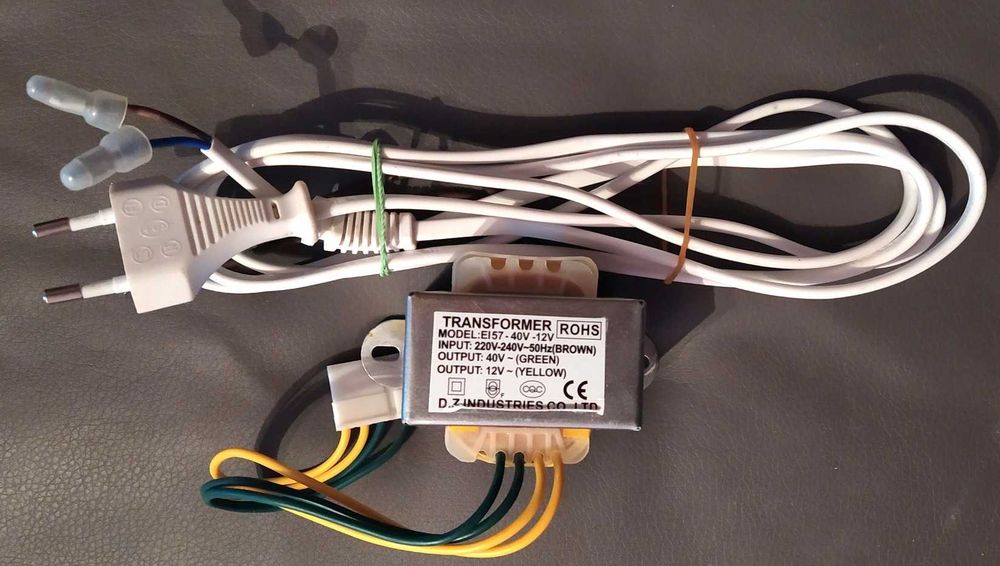 Transformator electric cu intrare 220 cu 2 ieșiri ( 12V / 40 V )