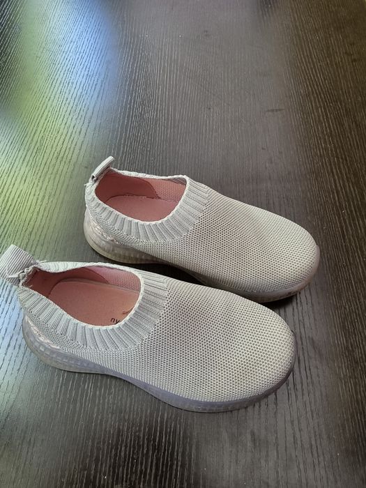 Adidasi cu luminite Sinsay marimea 30