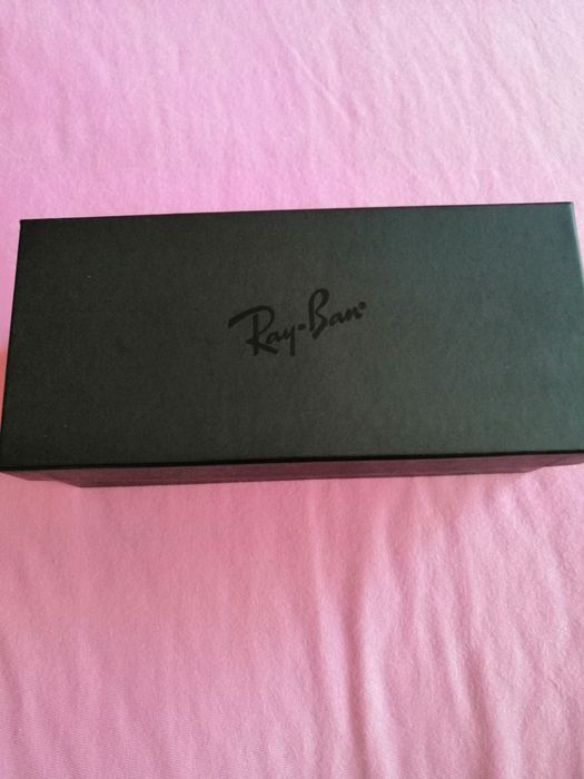 Ochelari de soare Rayban noi.