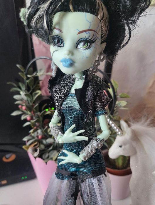 Рядка кукла на Monster High