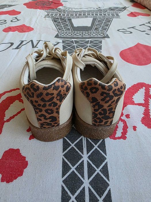 Дамски равни обувки