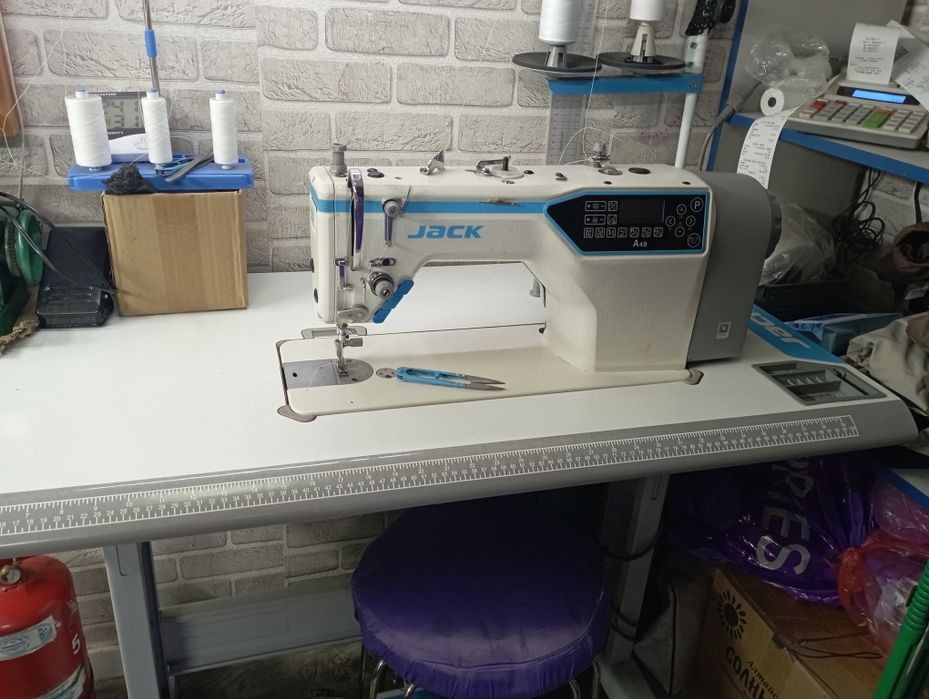 Продам швейную машинку jack