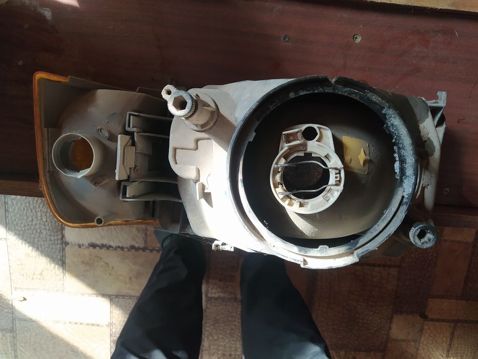 Правая фара Ауди