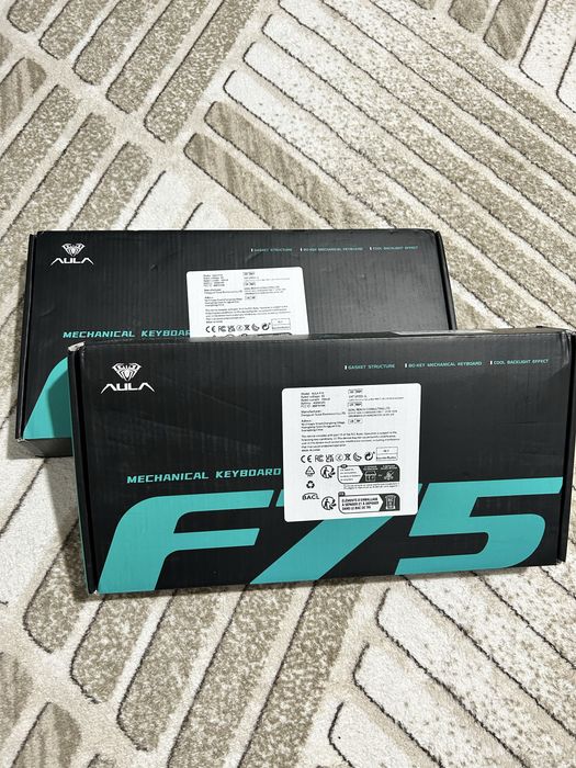 Чисто нови 2 броя Aula f75