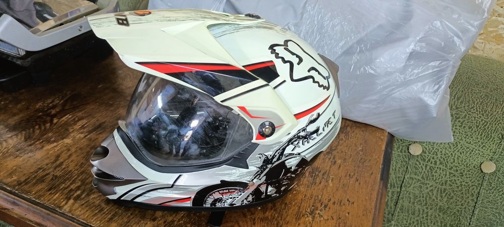 Продам мотошлем в отличном состоянии
