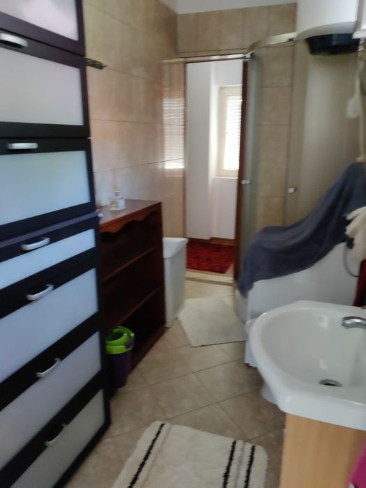 Casa de vinzare cu tot cu mobila