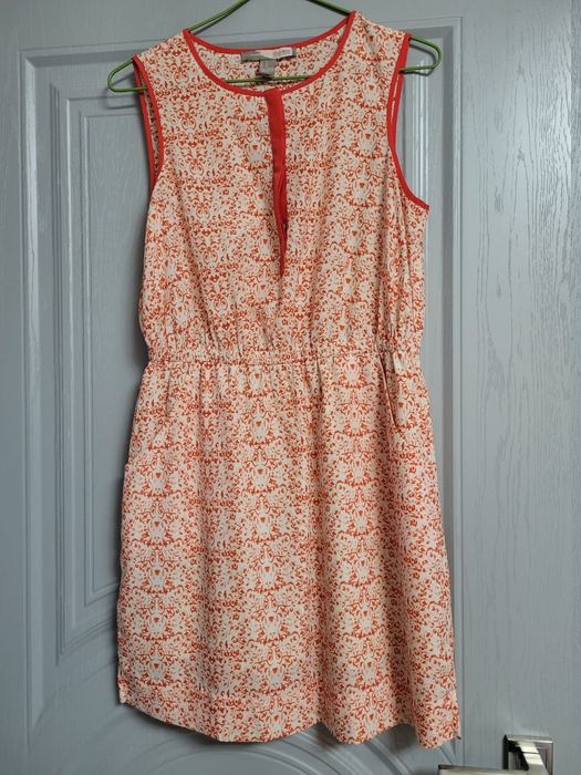 Платья разные более 100 шт есть  5000