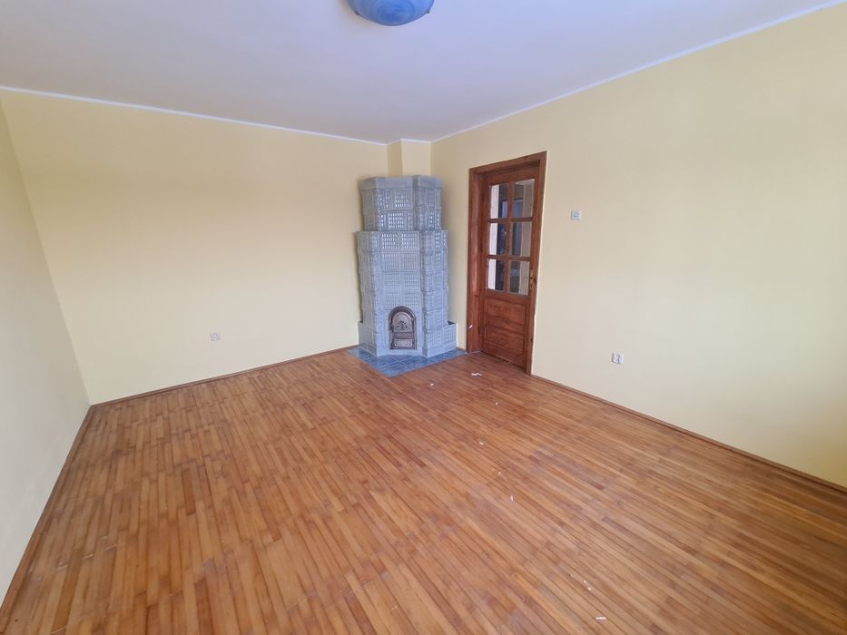 Vând Casa în Pecineaga P+M curte 2300mp