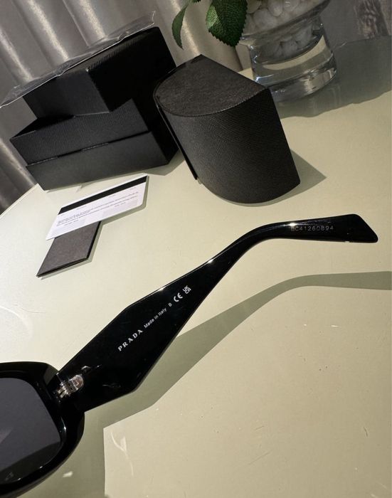 Солнцезащитные очки Prada