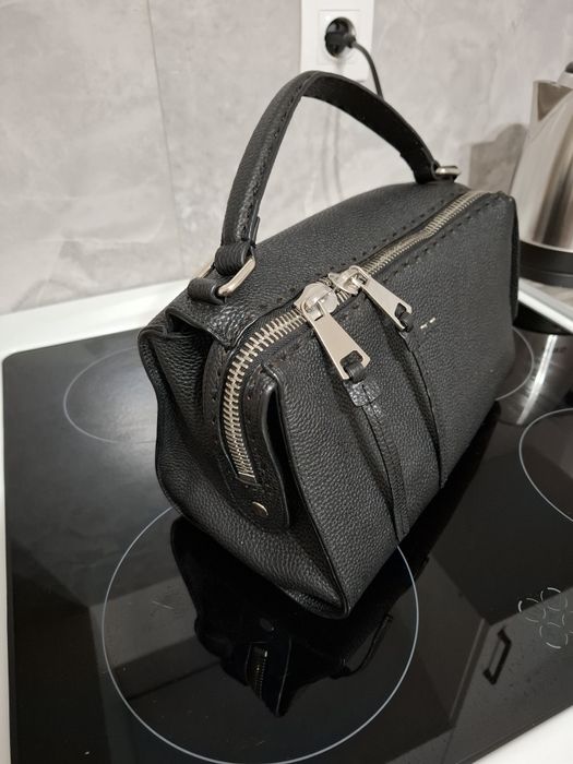 Продам новую кожаную сумку Basconi