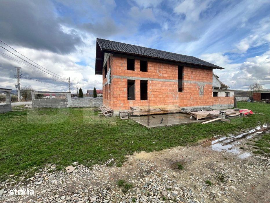 Casa la rosu cu 4 camere, 180 mp, 6 ari de teren, zona Cepari