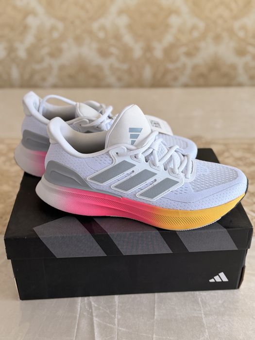 Беговые кроссовки Adidas