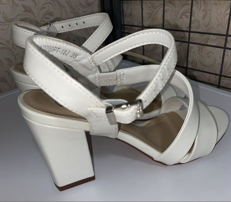 Продам туфли новые