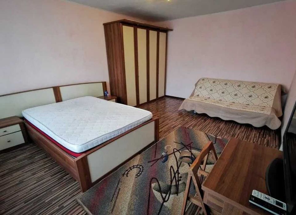 Дава се под наем Тристаен апартамент в Бургас, Славейков - 90 кв.м за 433.5 € - Снимка #1