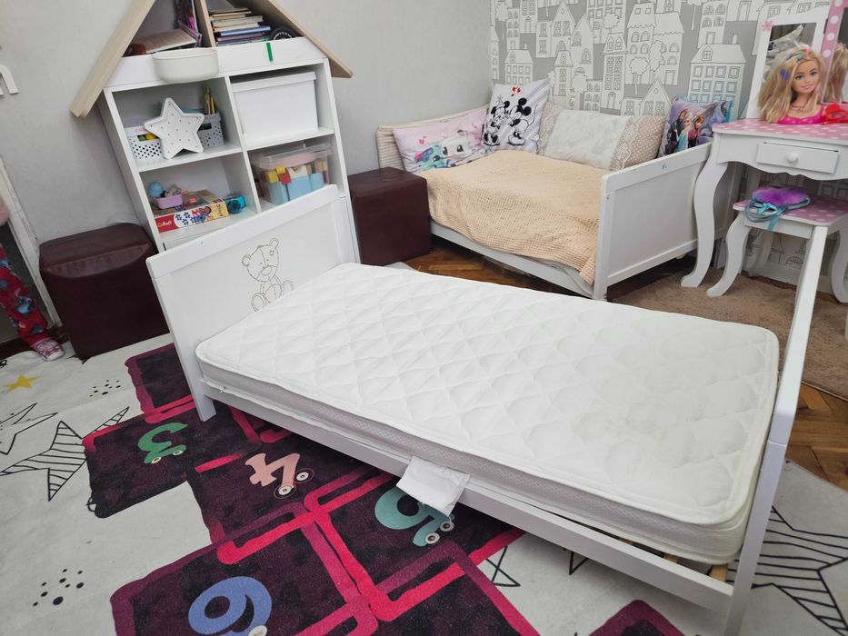 Кошара 2 броя за бебе ,размер 70×140,става на легло,дървено е+ матрак