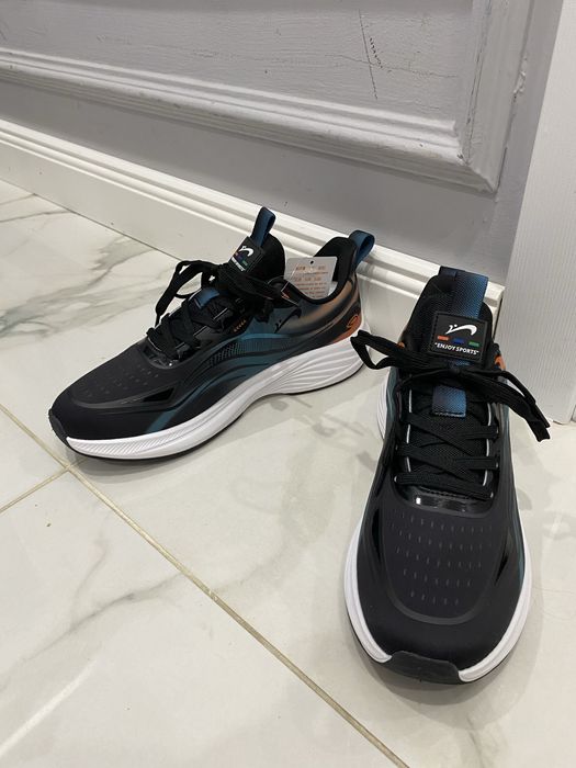 Жап жаңа кроссовки сатылады