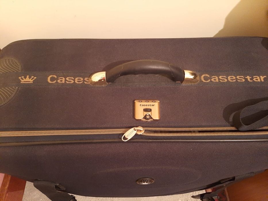 Продам чемодан