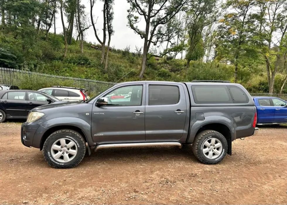 Dezmembrez Toyota Hilux 3.0 Invincible 2006-2015