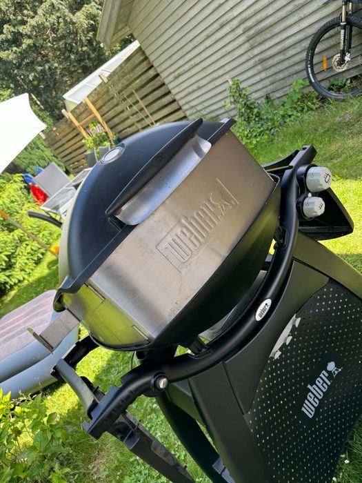 Weber Q3200 full