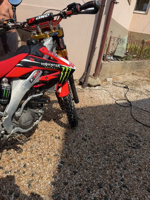 Honda hm f250  pret negociabli
