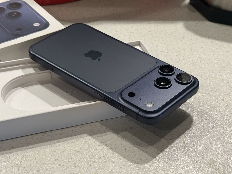 iPhone 17 Pro Max 256GB Blue – Отличен, 100% Батерия, Гаранция