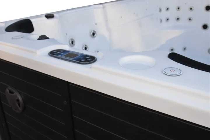 Piscină spa cu hidromasaj și aeromasaj