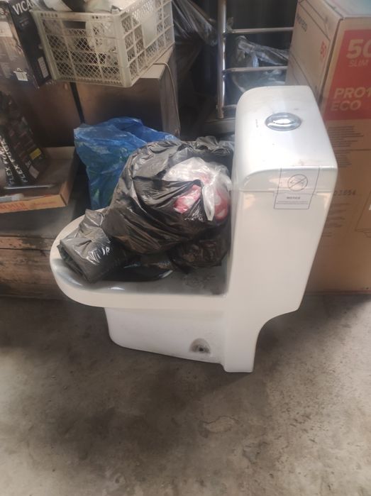 Продам унитаз новый.