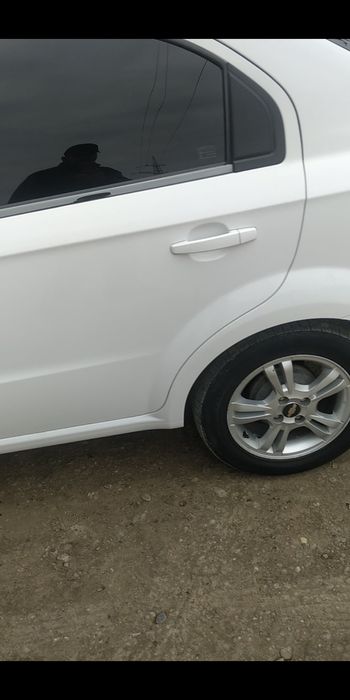 Нексия 3 сотилади, мотор ходовой каробкаси зўр, петно бор