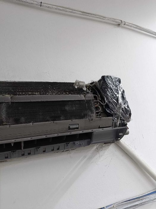 Aer conditionat Montaj Service Reviizii Incarcare Freon