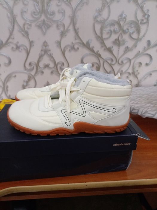 Срочно продам кросовки теплые