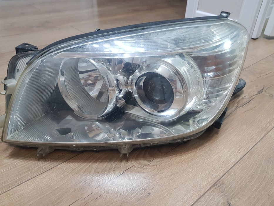 Продам фару на рав4